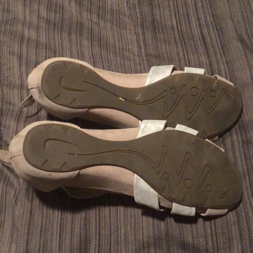 Shoes - Picture 4 of 8